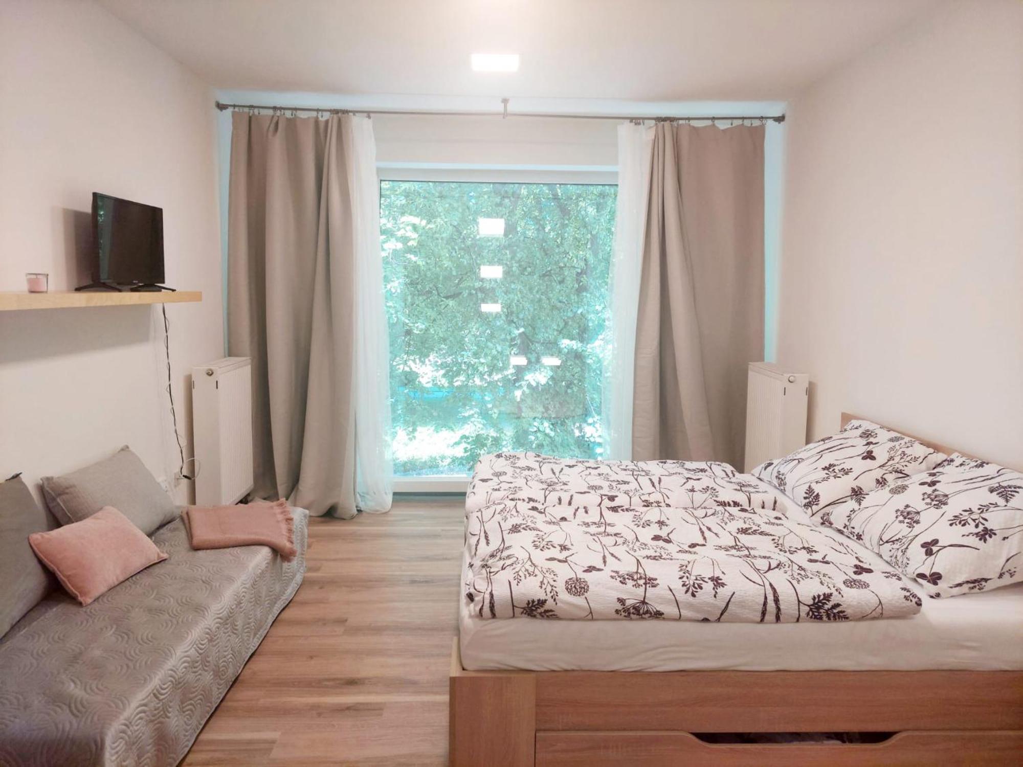 Iris Apartment *